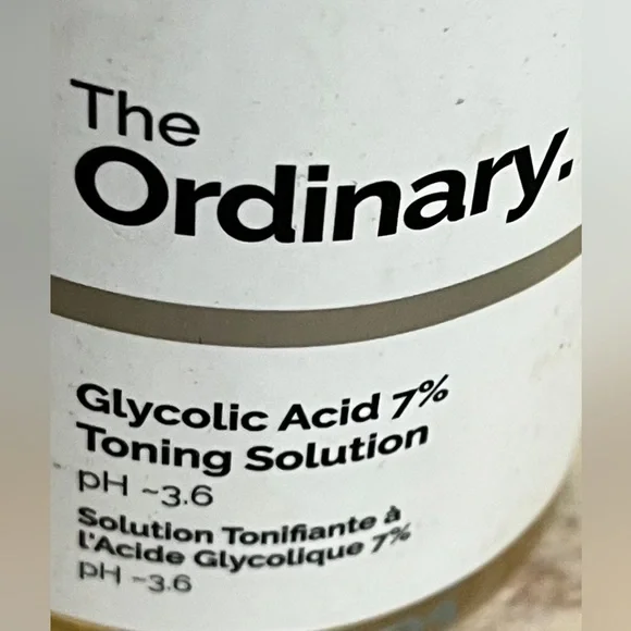 Bundle of Revele gold gel face mask and The Ordinary Glycolic acid toner - Picture 3 of 13